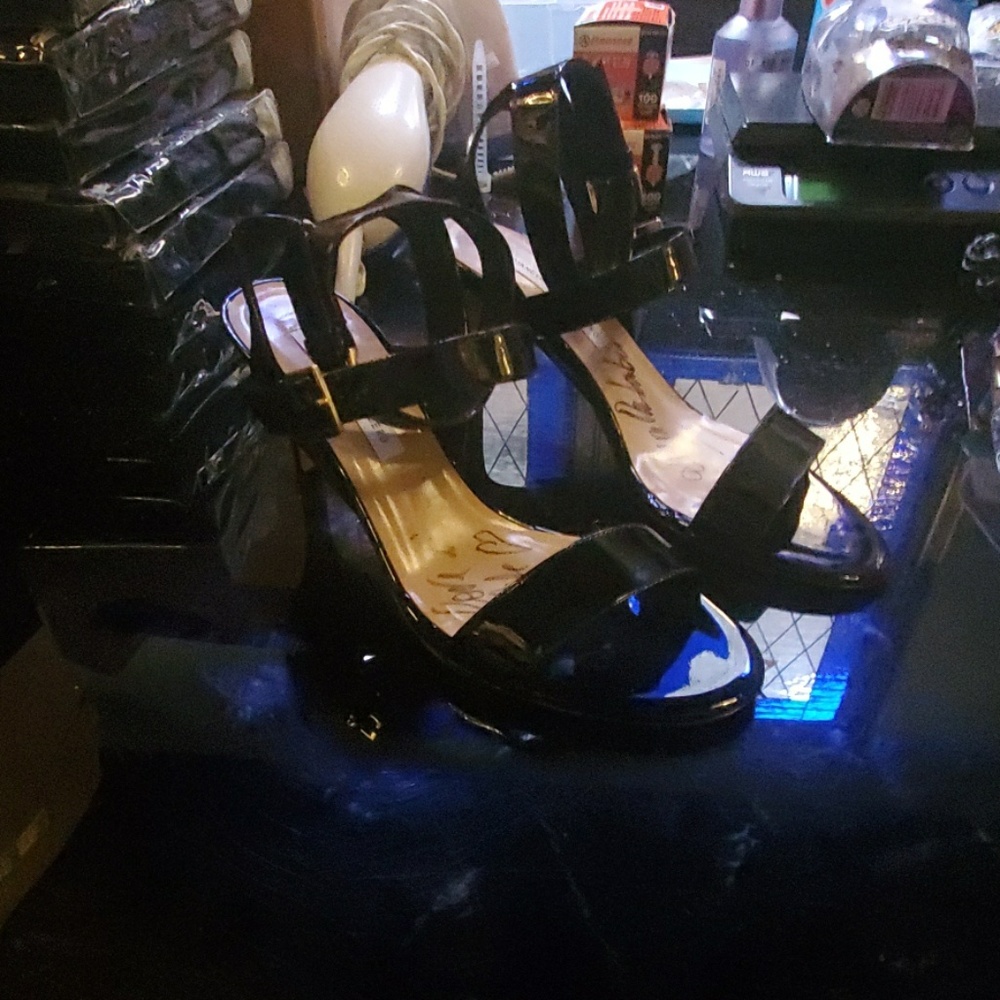 AUTOGRAPHED Diane Von Furstenberg Dahlia Heels